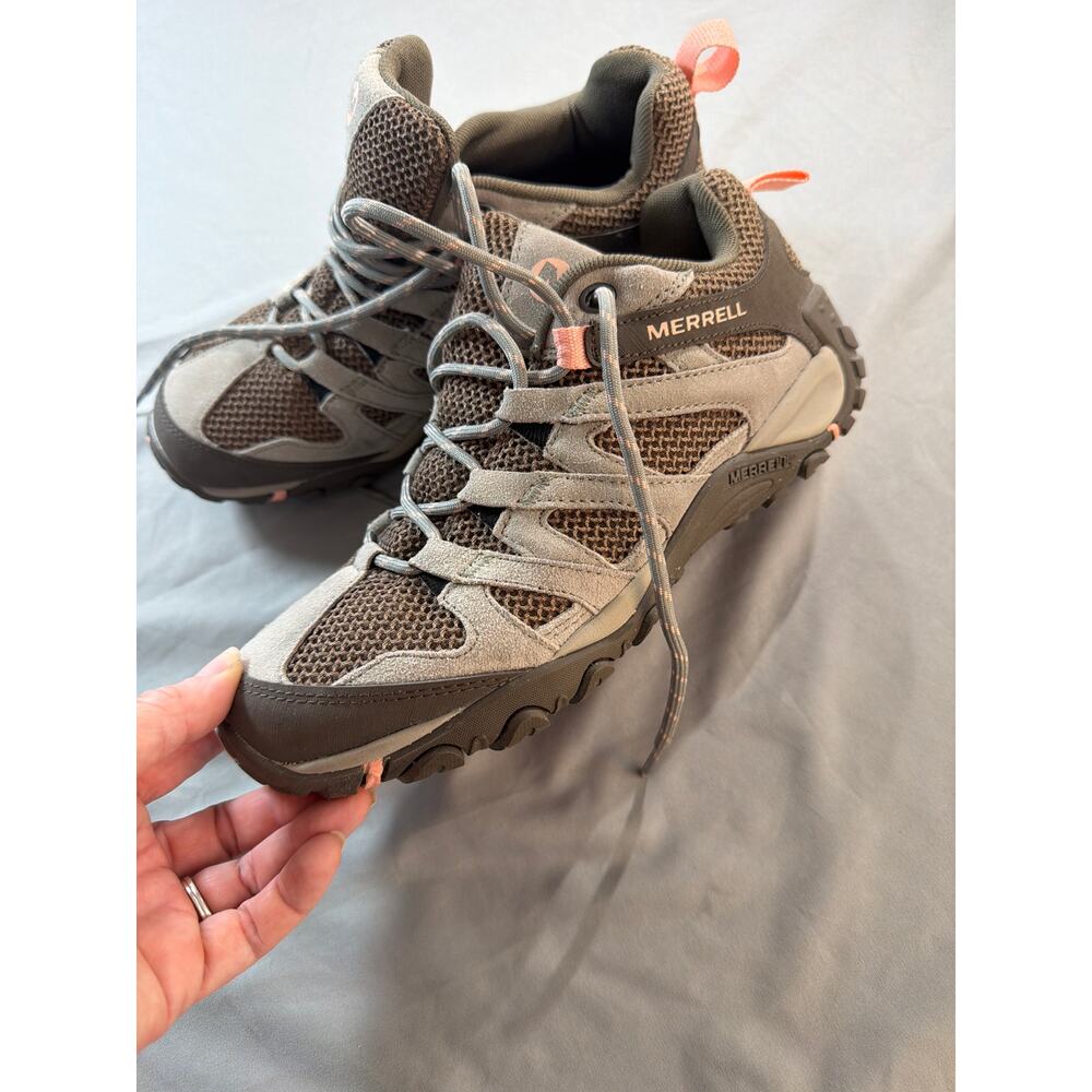 Merrell Women's Alverstone Low top hiking shoe Like new size 8.5 - Picture 2 of 6
